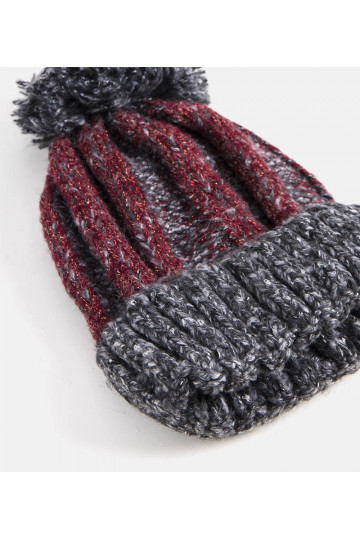 Melna Cormil pompon cepure 2