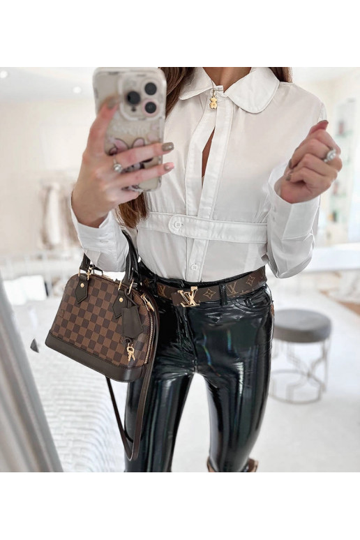 Balts sieviešu krekls ar defektu Balts sieviešu krekls ar defektu