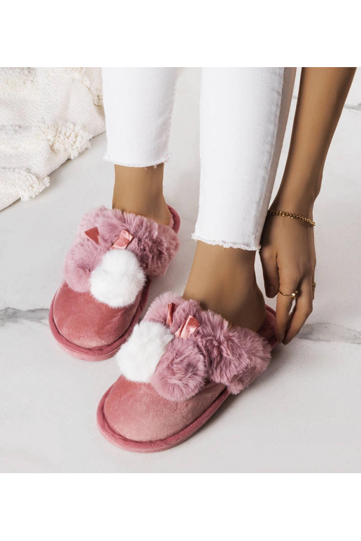 Rozā čības ar motora pārsegu