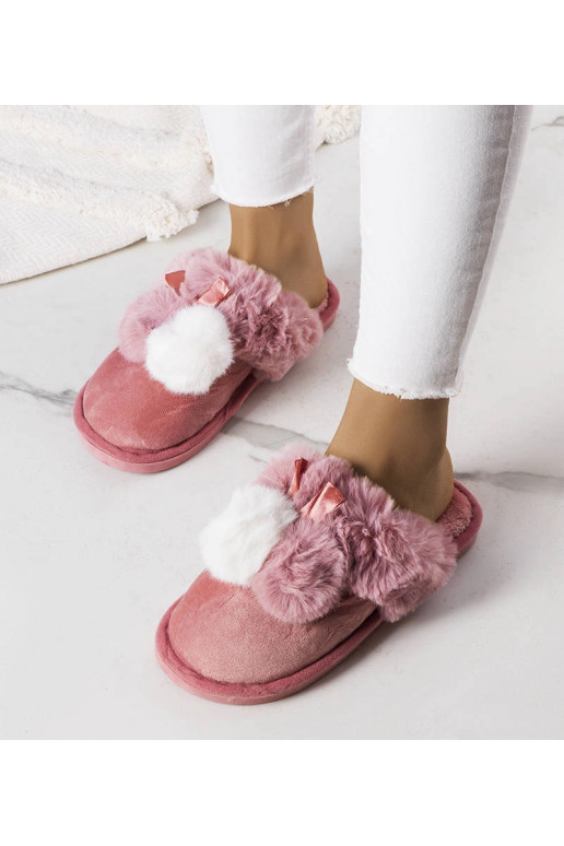 Rozā čības ar motora pārsegu