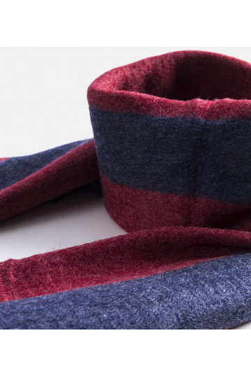 Tumši zila un sarkana šalle... 2