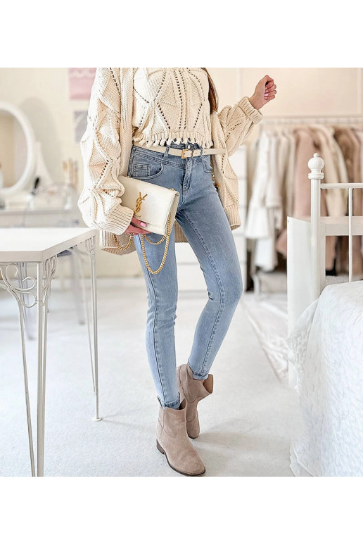 Viegli džinsi ar augstu jostasvietu...