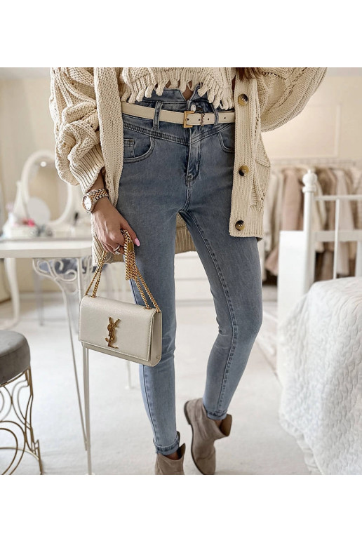 Viegli džinsi ar augstu jostasvietu...