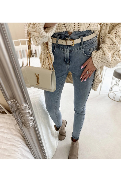 Viegli džinsi ar augstu jostasvietu...