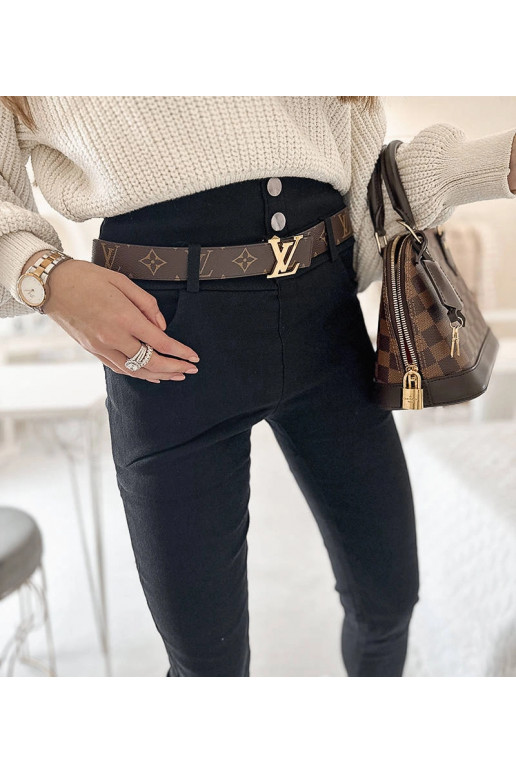 Melni legingi, kas dekorēti ar pogām...