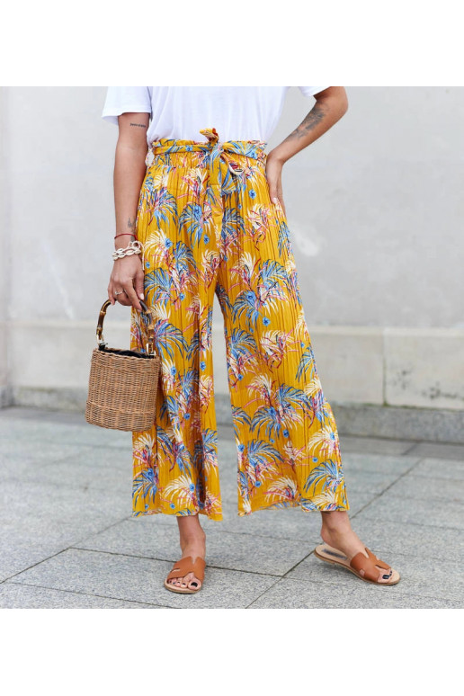 Dzeltenas sieviešu platas kroku Sijam...