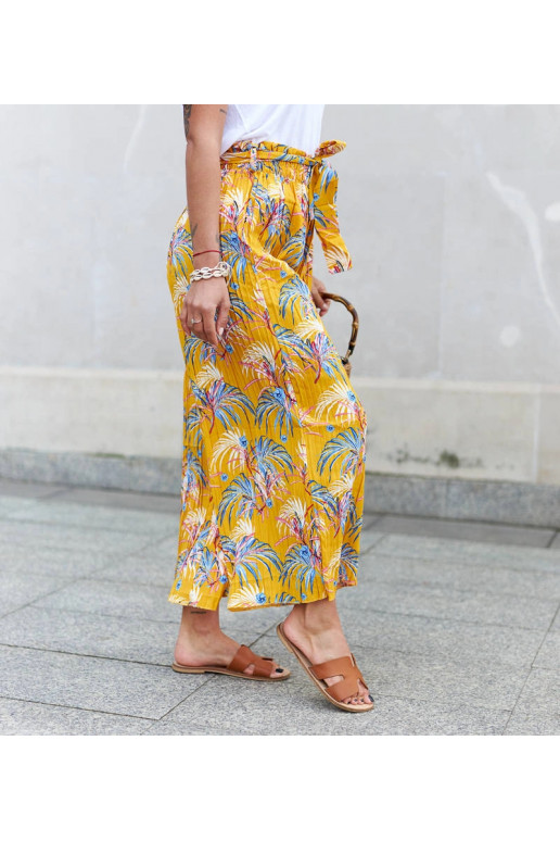 Dzeltenas sieviešu platas kroku Sijam...