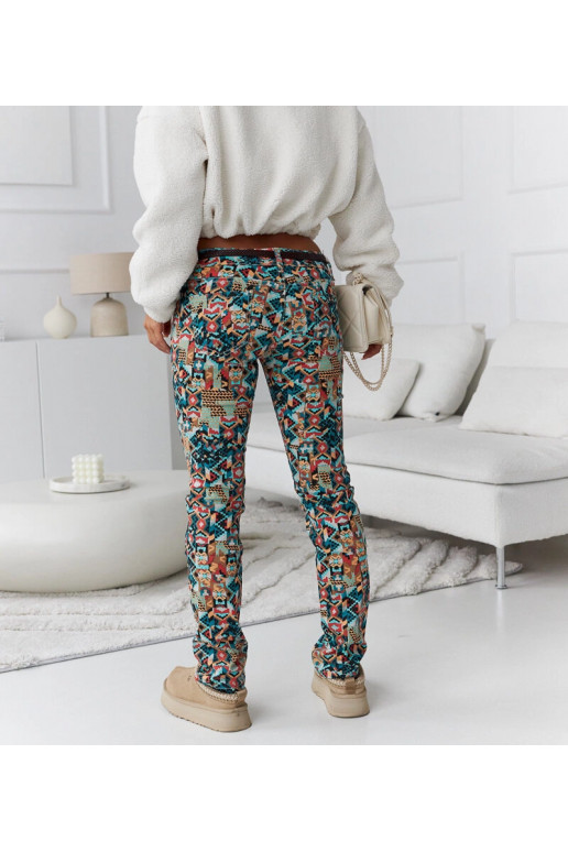 Cassi daudzkrāsainas rakstainas...