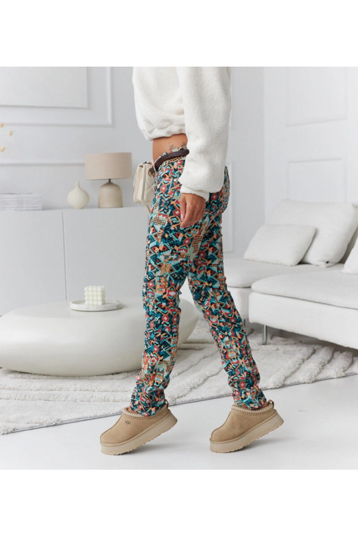 Cassi daudzkrāsainas rakstainas...