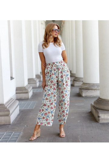 Baltas puķainas platas...