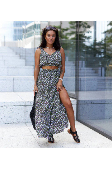 Melns Alvisa tops un svārku...