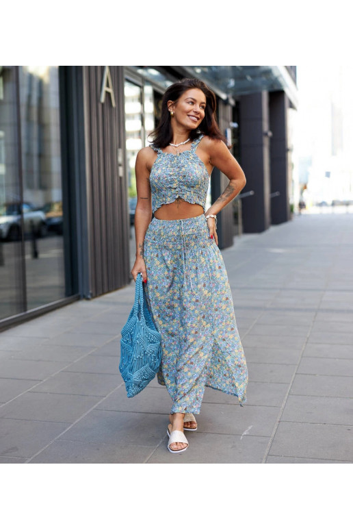 Zaļš komplekts ar topiņu un svārkiem... Zaļš komplekts ar topiņu un svārkiem...