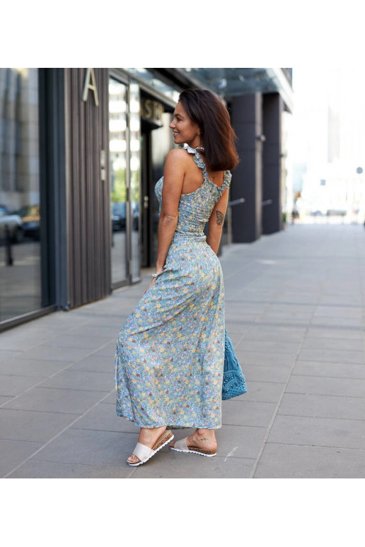 Zaļš komplekts ar topiņu un svārkiem... Zaļš komplekts ar topiņu un svārkiem...