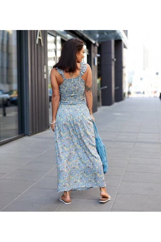 Zaļš komplekts ar topiņu un svārkiem... Zaļš komplekts ar topiņu un svārkiem...