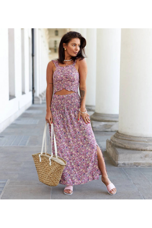 Rozā komplekts ar topiņu un svārkiem... Rozā komplekts ar topiņu un svārkiem...