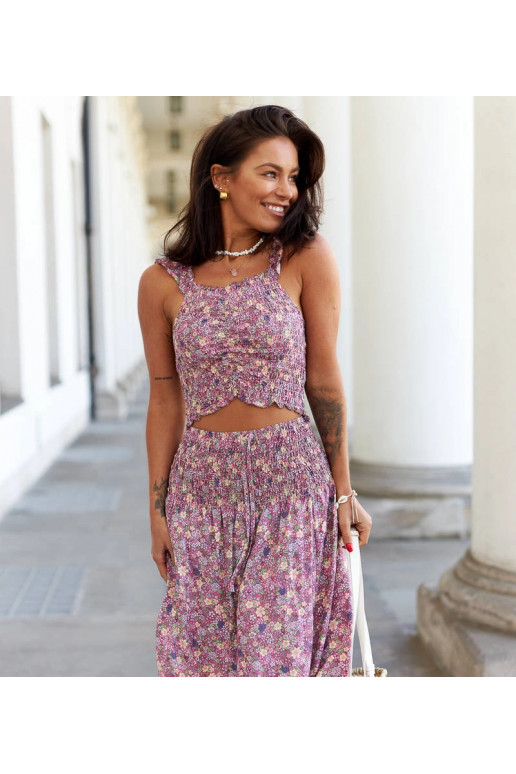 Rozā komplekts ar topiņu un svārkiem... Rozā komplekts ar topiņu un svārkiem...