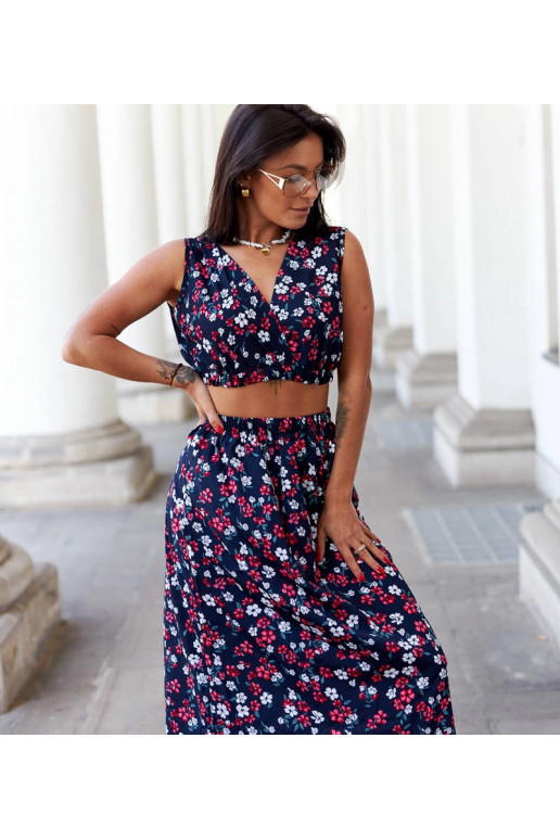Navy ziedu tops un svārku komplekts... Navy ziedu tops un svārku komplekts...