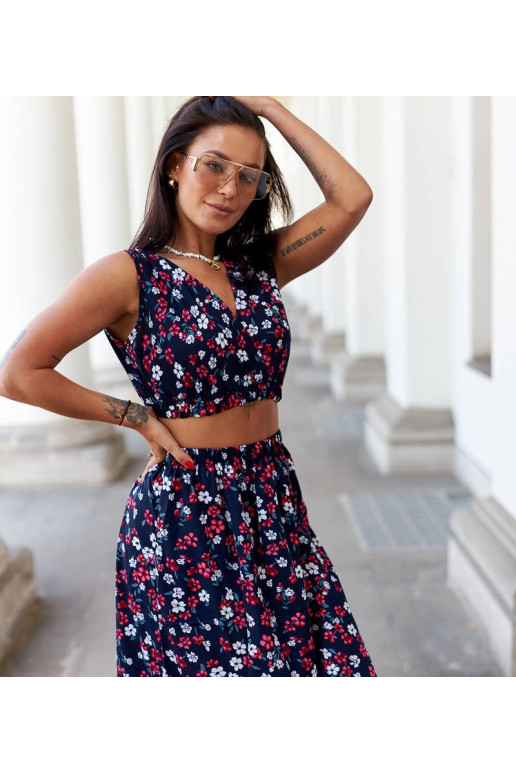 Navy ziedu tops un svārku komplekts... Navy ziedu tops un svārku komplekts...