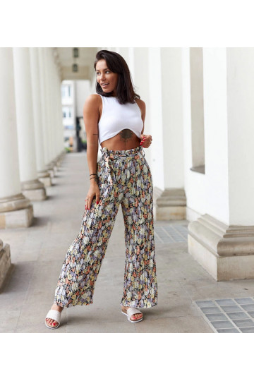 Melnas ziedu kroku bikses...