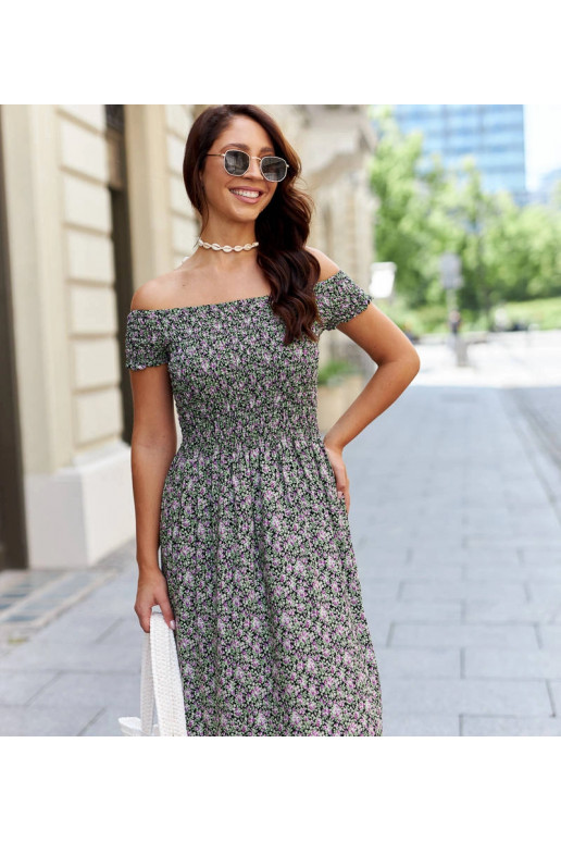 Melna kleita ar violetiem ziediem...