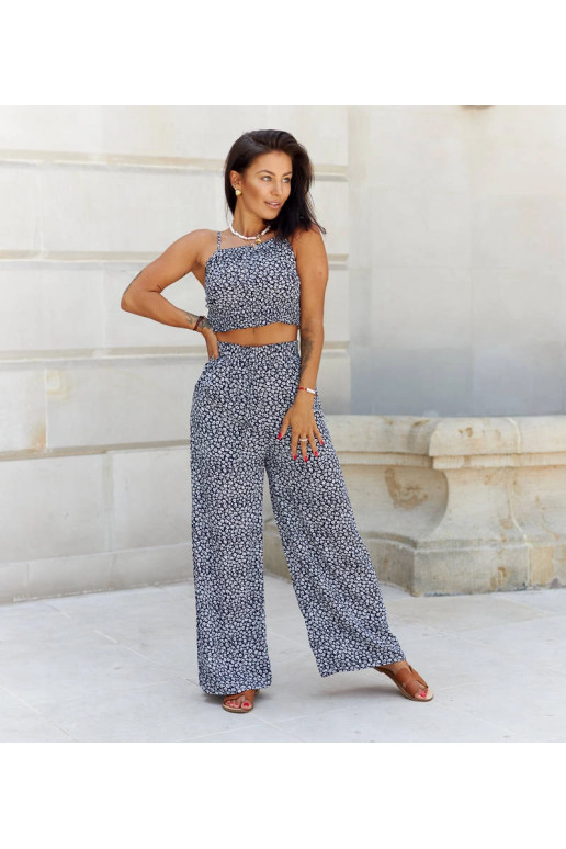 Melns komplekts ar topiņu un biksēm Lia Melns komplekts ar topiņu un biksēm Lia