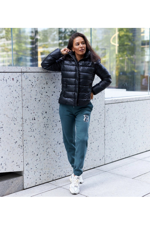 Melna spīdīga Bertas jaka Melna spīdīga Bertas jaka