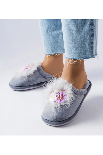 Pelēkas siltas čības ar...