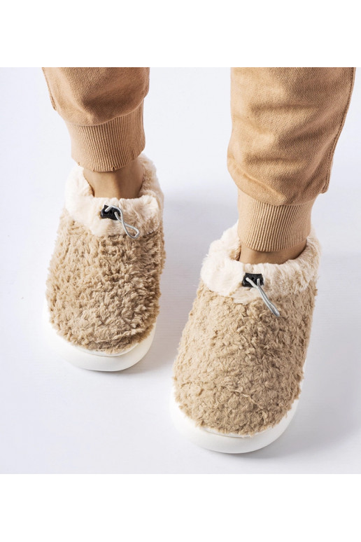 Bēšas siltas čības ar slēgtu papēdi... Bēšas siltas čības ar slēgtu papēdi...