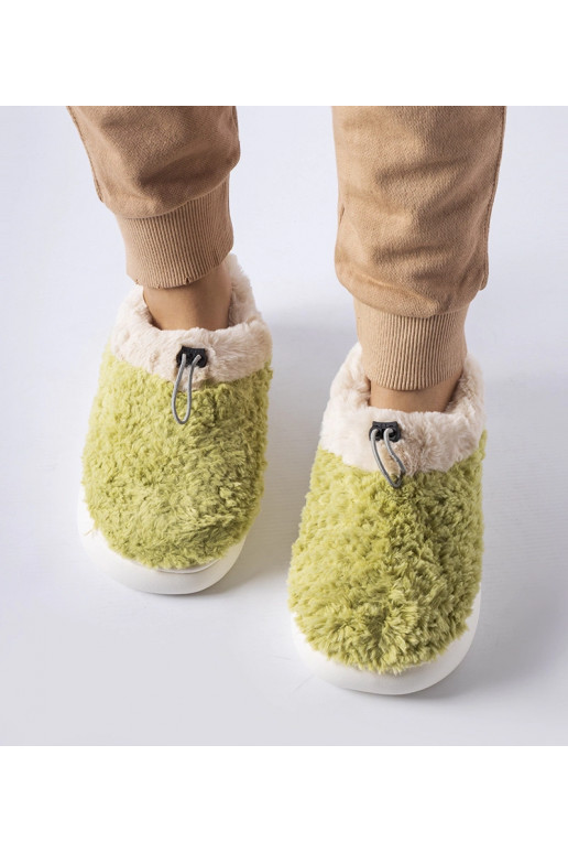 Zaļas siltas čības ar slēgtu papēdi... Zaļas siltas čības ar slēgtu papēdi...