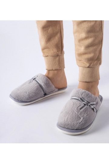 Pelēkas siltas čības ar...