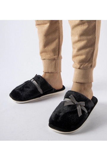 Melnas siltas čības ar...