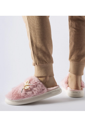 Rozā čības ar dekoratīvu...