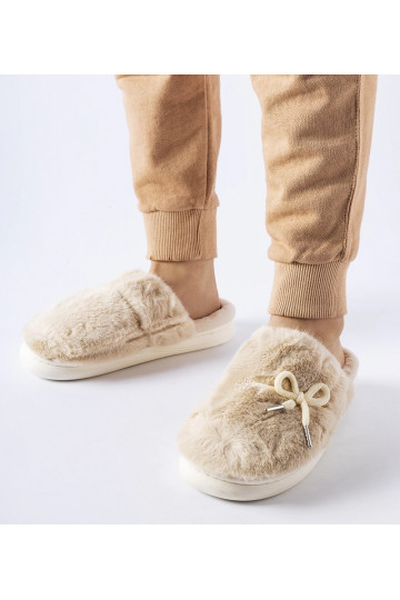 Bēšas čības ar dekoratīvu...