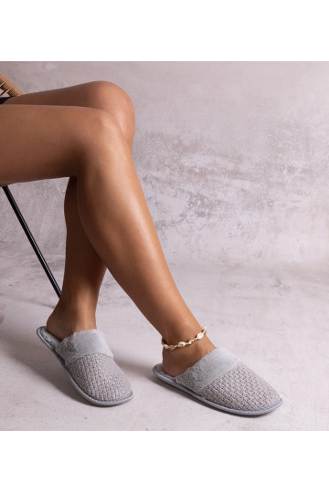 Pelēkas čības, kas...