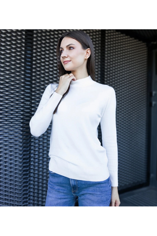 Balts klasisks brīvs džemperis no Essana Balts klasisks brīvs džemperis no Essana