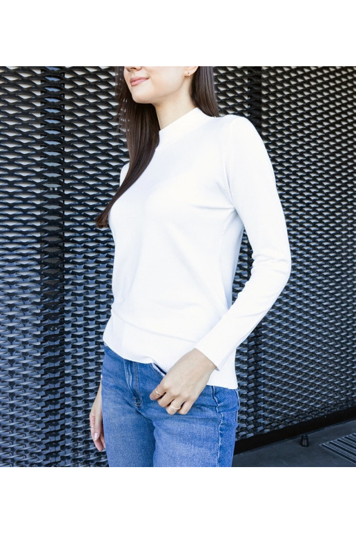 Balts klasisks brīvs džemperis no Essana Balts klasisks brīvs džemperis no Essana