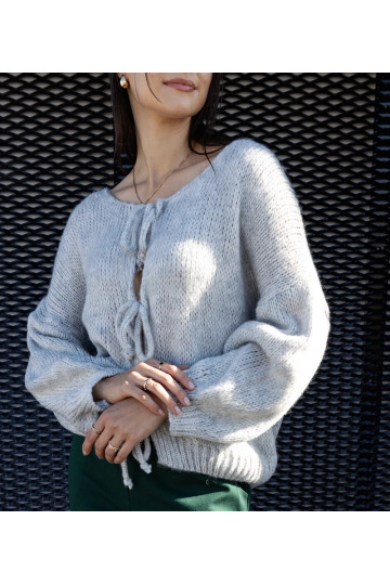 Pelēks piesiets džemperis... 2