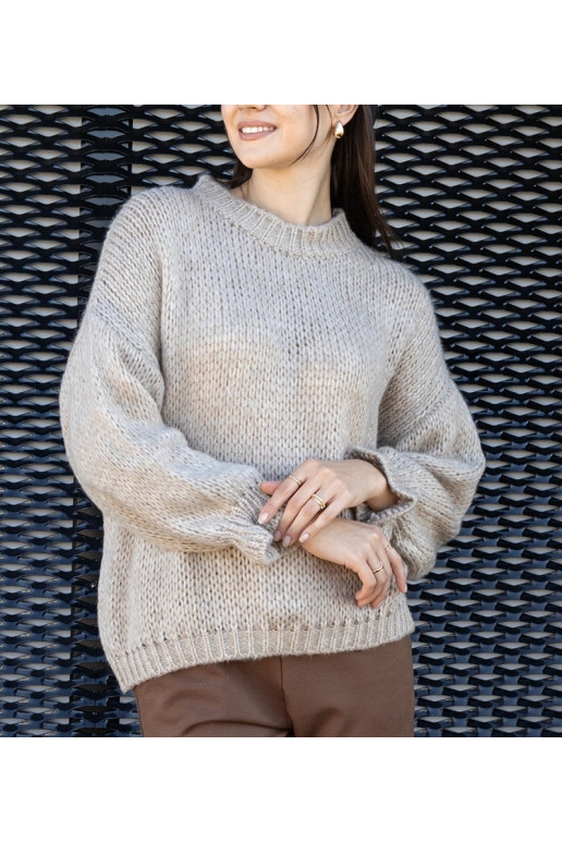 Gaiši bēšs asimetrisks liela izmēra... Gaiši bēšs asimetrisks liela izmēra...