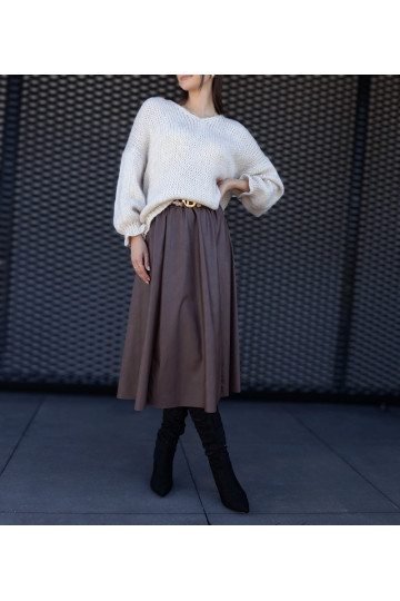 Brūni garie svārki rotāti...