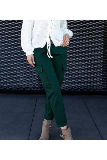 Nuala zaļas kaujas bikses...