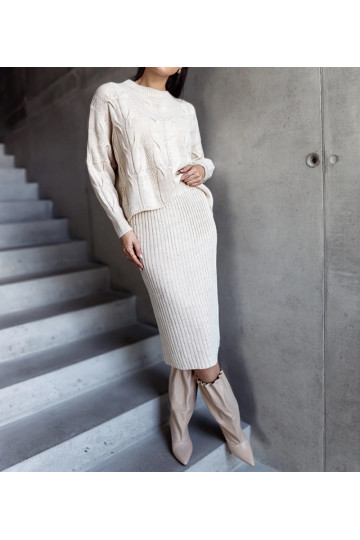 Bēša džempera un svārku... 2