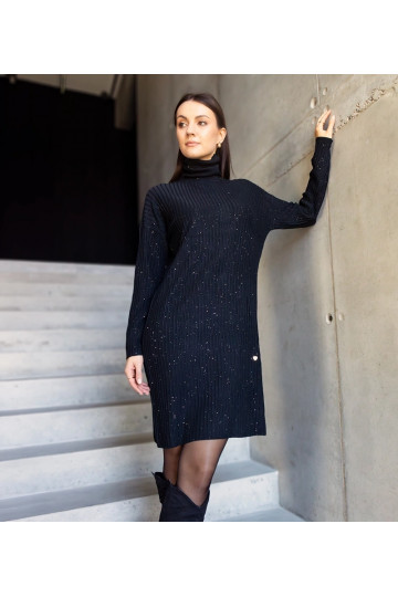 Melna spīdīga vidēja izmēra...