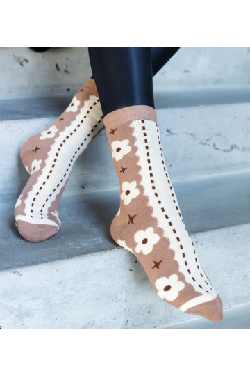 Melnbaltas siltās zeķes Sella