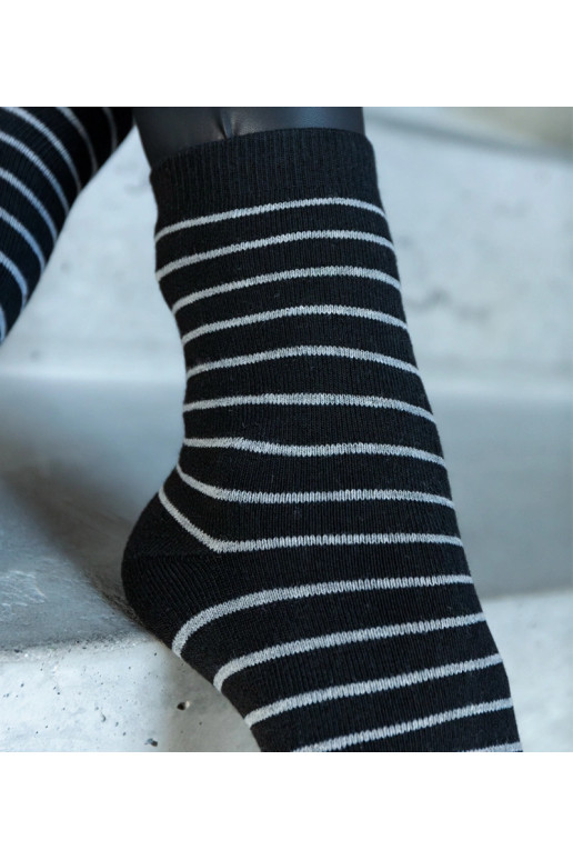 Melnbaltas siltās zeķes Sella