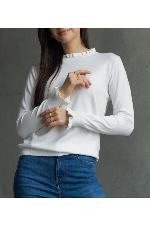 Balts mīksts džemperis, dekorēts ar... Balts mīksts džemperis, dekorēts ar...