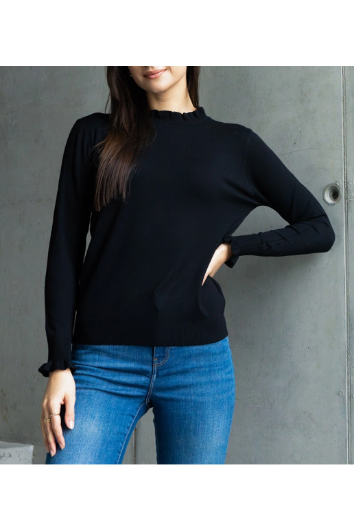 Melns mīksts džemperis, dekorēts ar... Melns mīksts džemperis, dekorēts ar...