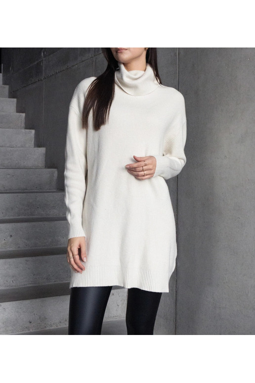 Gars balts mīksts džemperis ar... Gars balts mīksts džemperis ar...