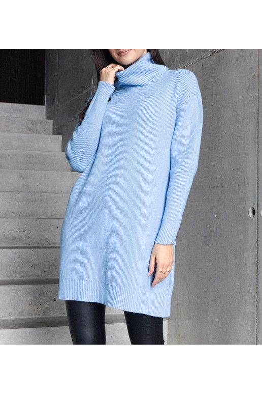 Garš zils mīksts džemperis ar apkakli... Garš zils mīksts džemperis ar apkakli...