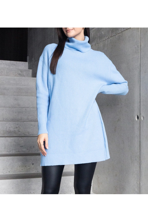 Garš zils mīksts džemperis ar apkakli... Garš zils mīksts džemperis ar apkakli...