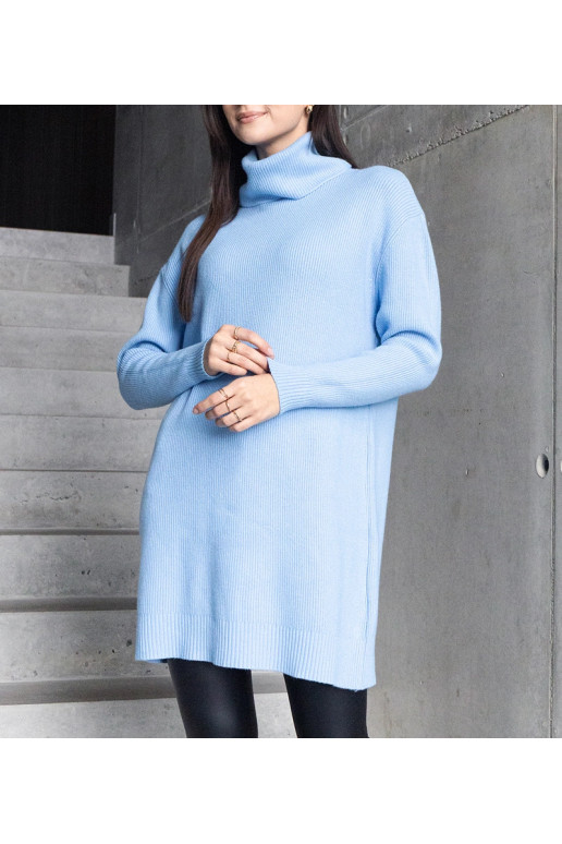 Garš zils mīksts džemperis ar apkakli... Garš zils mīksts džemperis ar apkakli...